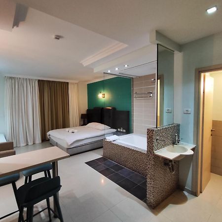 Marina Beach Hotel เทลอาวีฟ ภายนอก รูปภาพ
