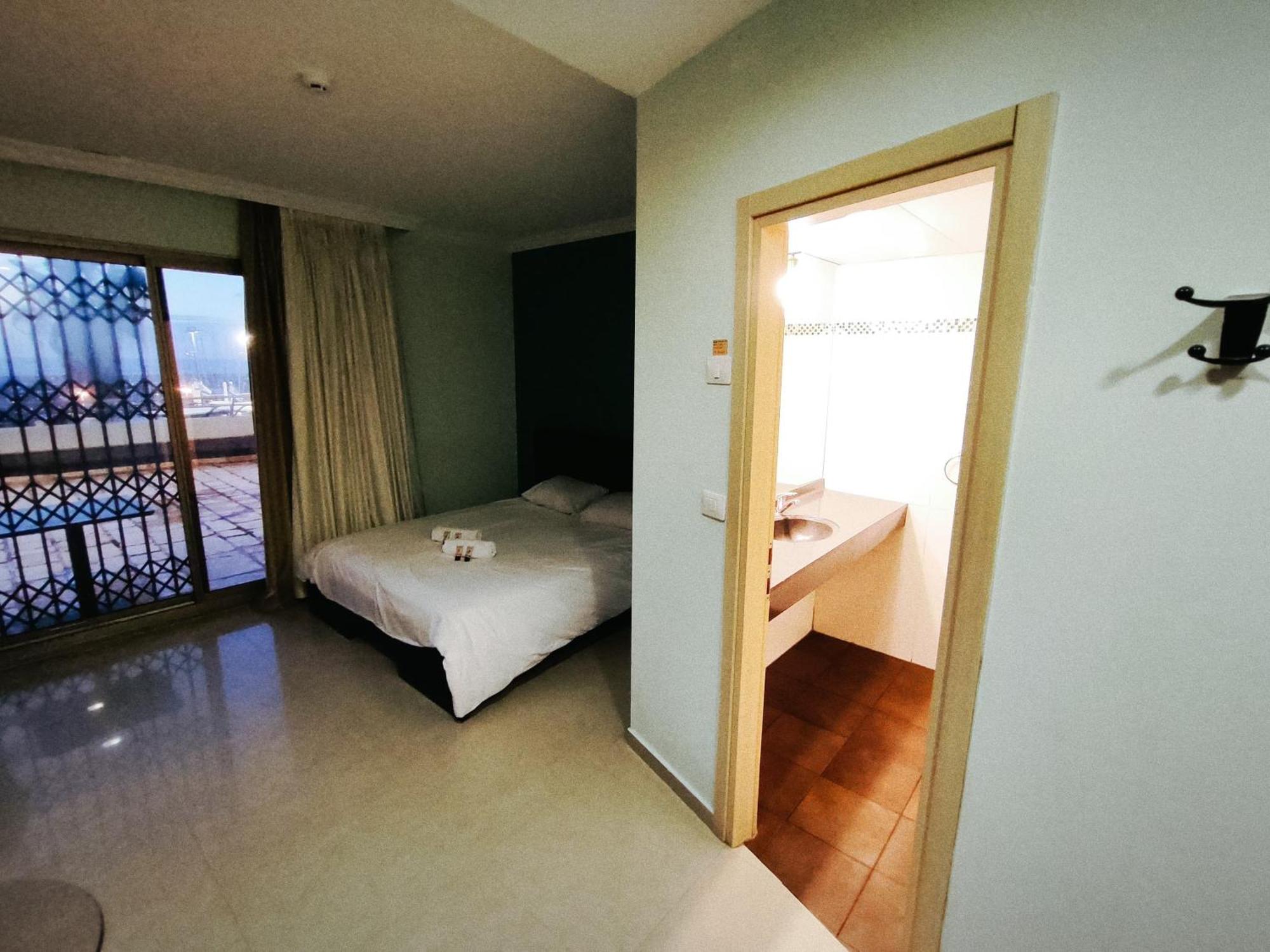 Marina Beach Hotel เทลอาวีฟ ภายนอก รูปภาพ