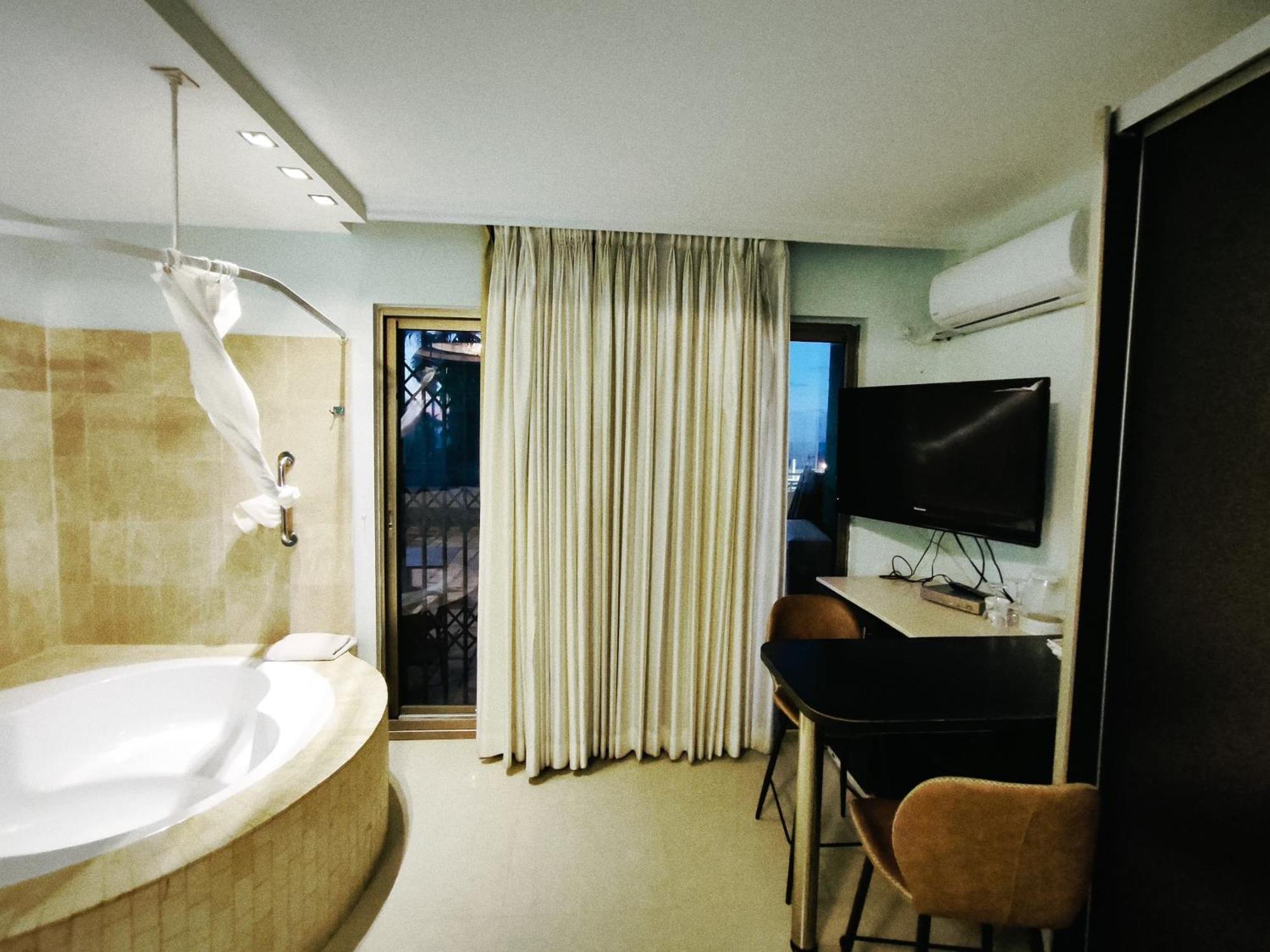 Marina Beach Hotel เทลอาวีฟ ภายนอก รูปภาพ