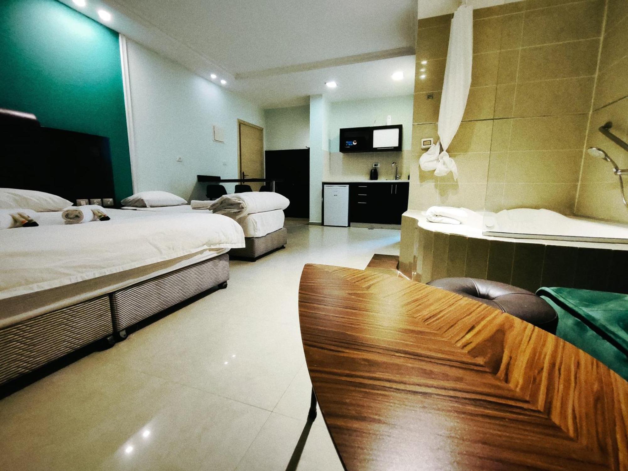 Marina Beach Hotel เทลอาวีฟ ภายนอก รูปภาพ