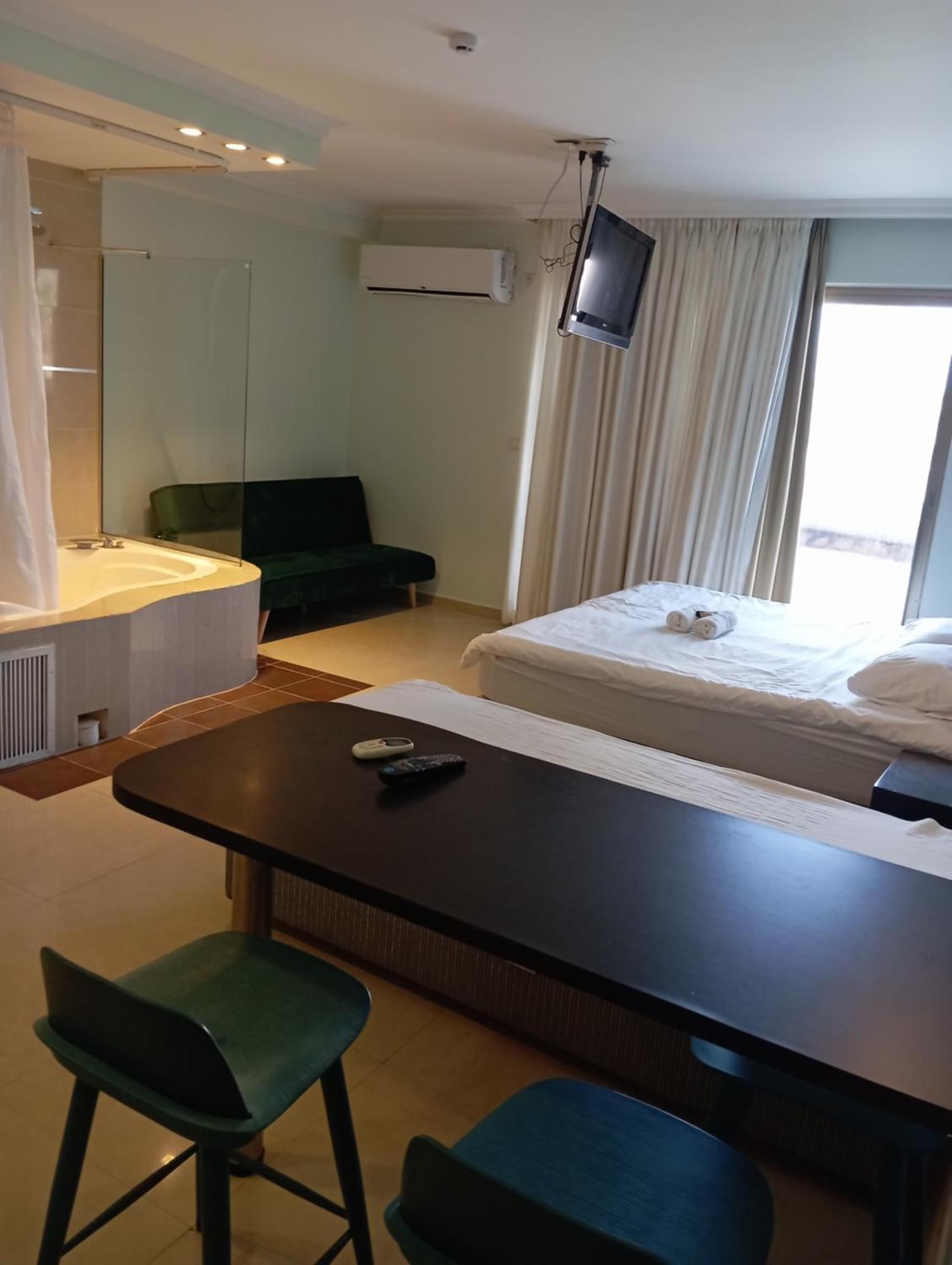 Marina Beach Hotel เทลอาวีฟ ภายนอก รูปภาพ