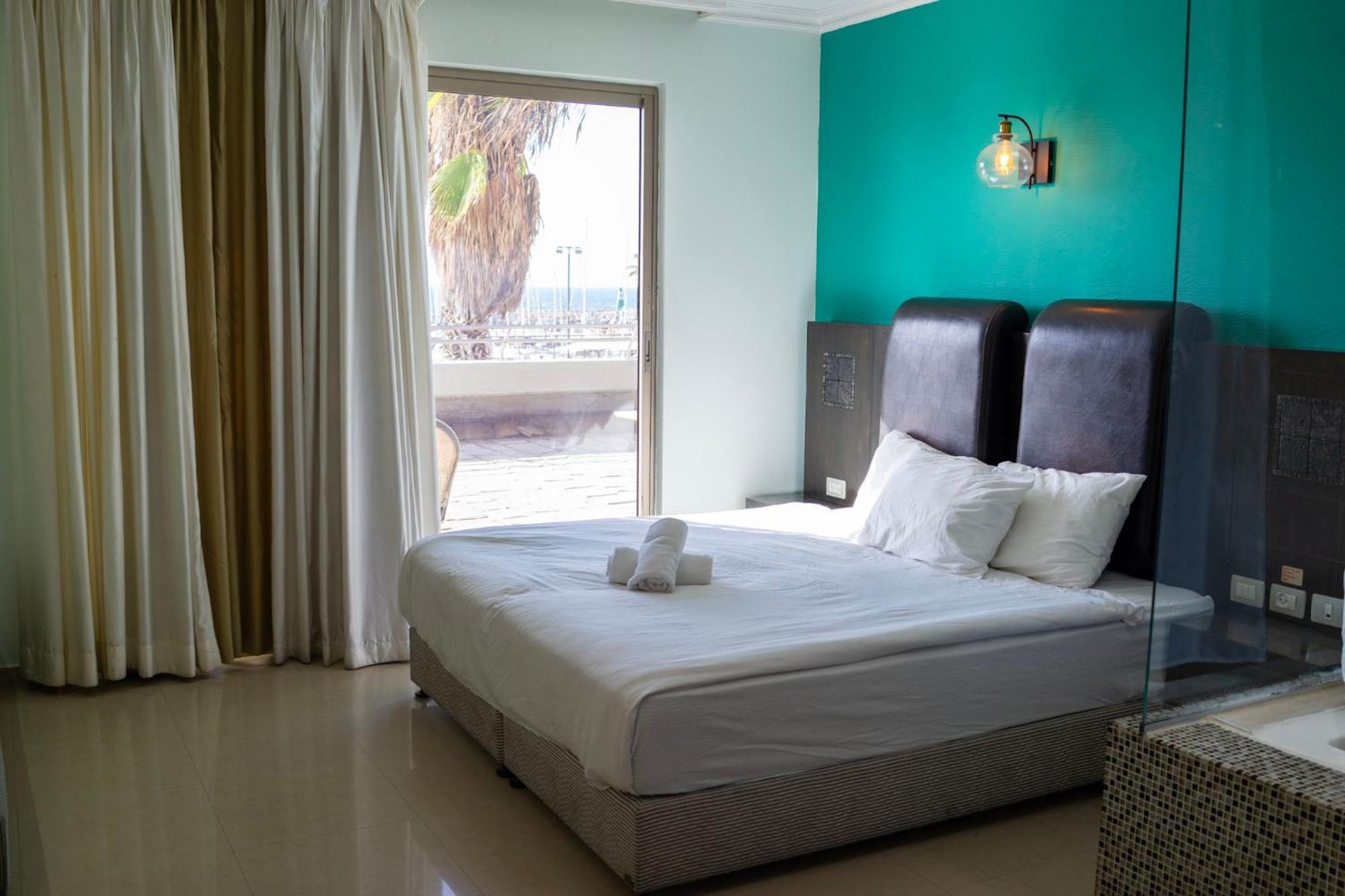 Marina Beach Hotel เทลอาวีฟ ภายนอก รูปภาพ