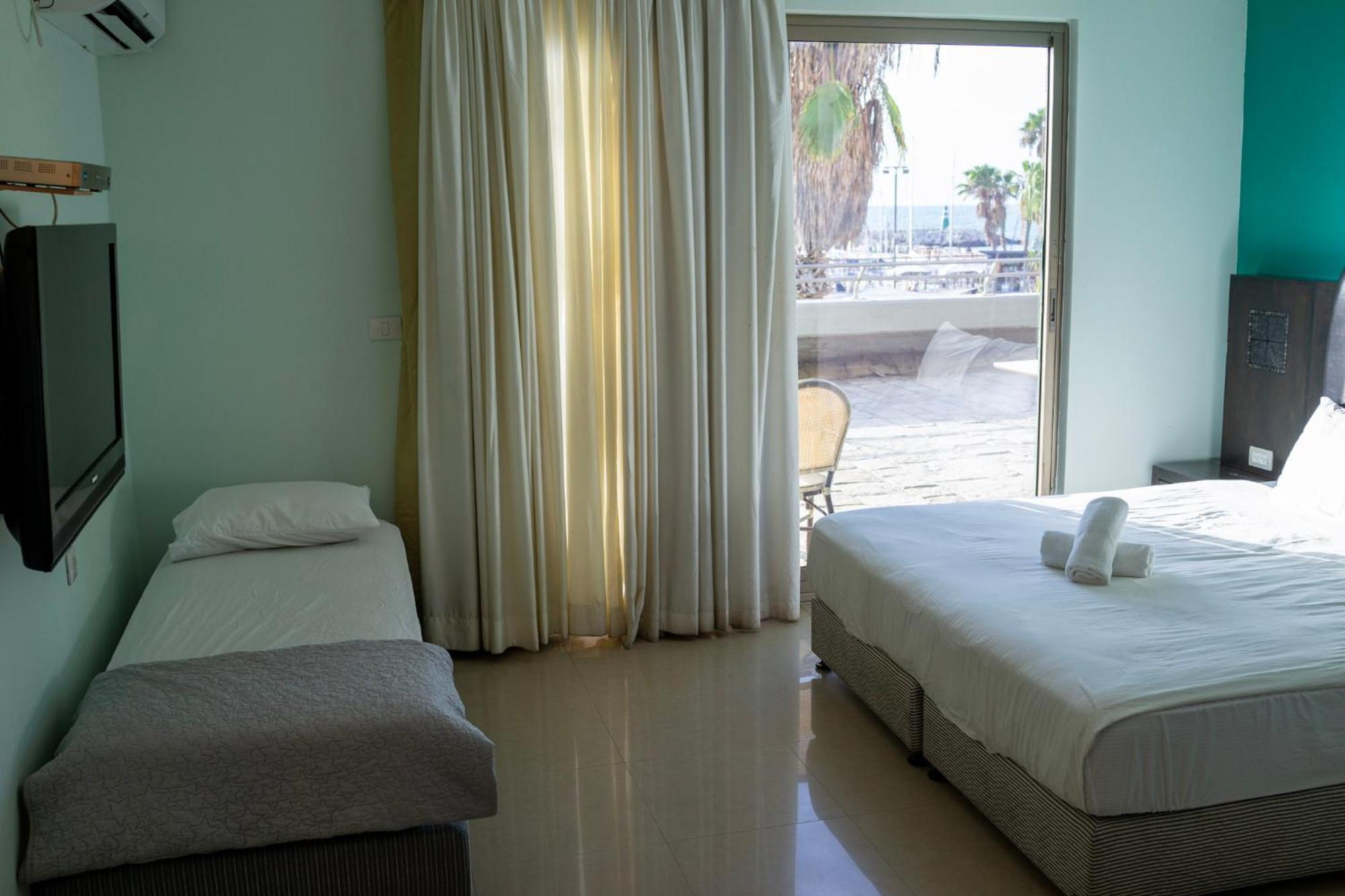 Marina Beach Hotel เทลอาวีฟ ภายนอก รูปภาพ