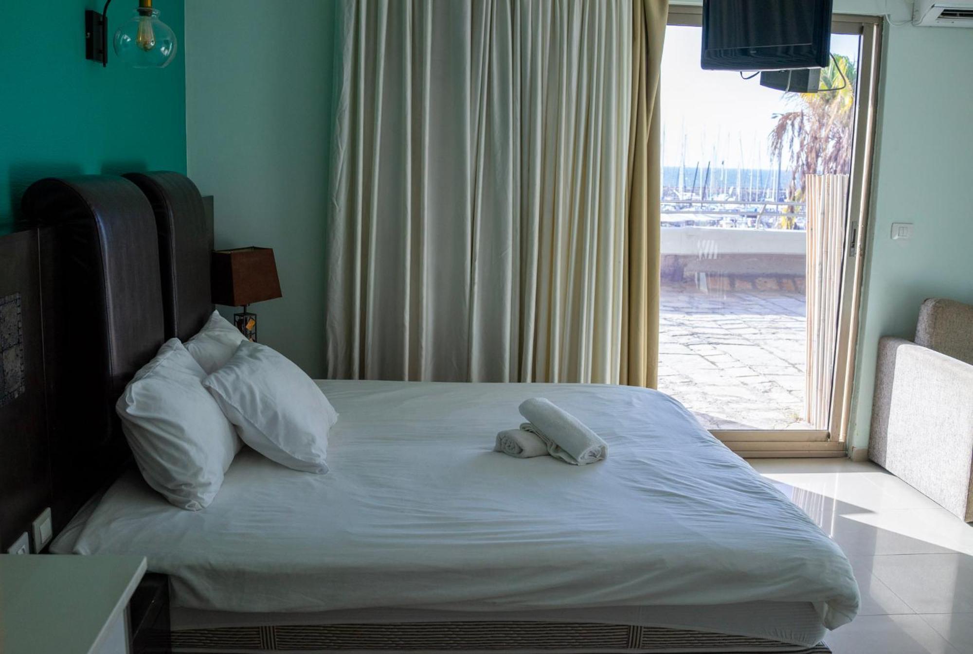 Marina Beach Hotel เทลอาวีฟ ภายนอก รูปภาพ