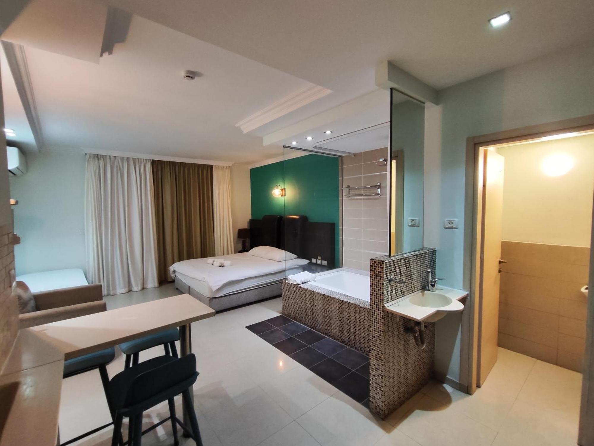 Marina Beach Hotel เทลอาวีฟ ภายนอก รูปภาพ